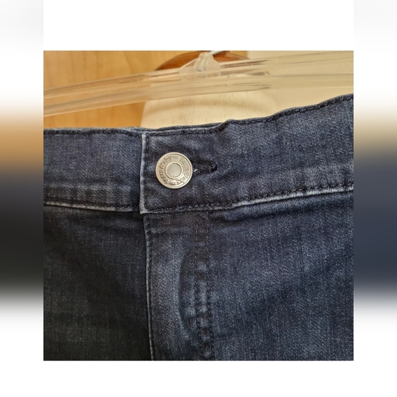 Terra & Sky Jeans, Women's 26 W PETITE Blue stretch Denim Straight leg High Rise - Picture 6 of 12